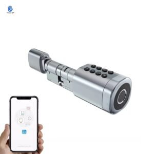 Sidabrinis išmanusis EURO cilindras TTLOCK su LED klaviatūra ir Bluetooth ryšiu, valdomas išmaniuoju telefonu per TTLock programėlę.
